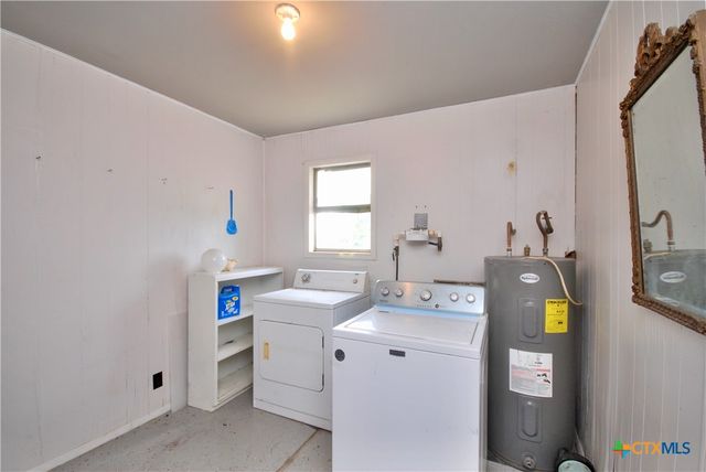 3901 N State Highway 95, Moulton, TX 77975