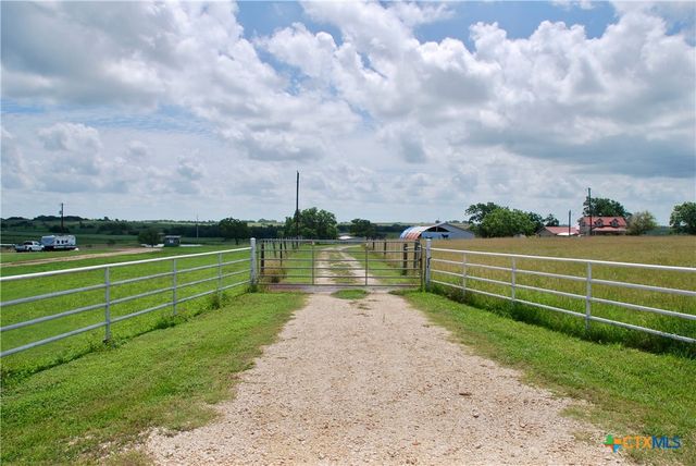 3901 N State Highway 95, Moulton, TX 77975