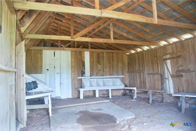 3901 N State Highway 95, Moulton, TX 77975