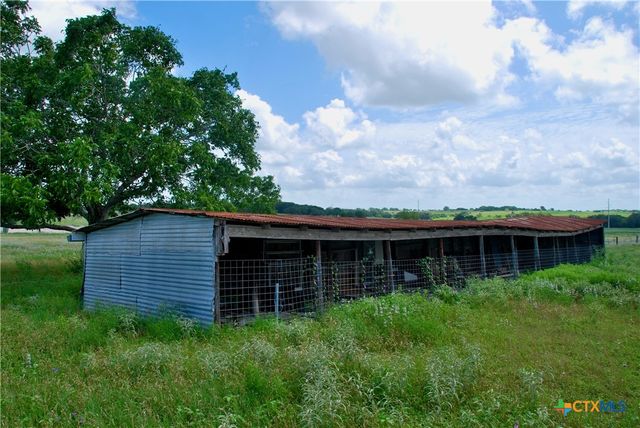 3901 N State Highway 95, Moulton, TX 77975