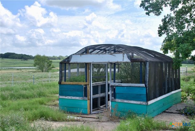 3901 N State Highway 95, Moulton, TX 77975