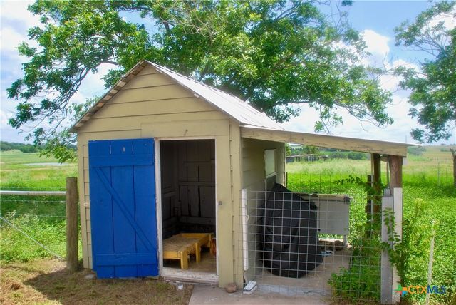 3901 N State Highway 95, Moulton, TX 77975