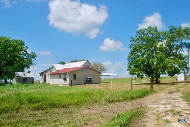 3901 N State Highway 95, Moulton, TX 77975