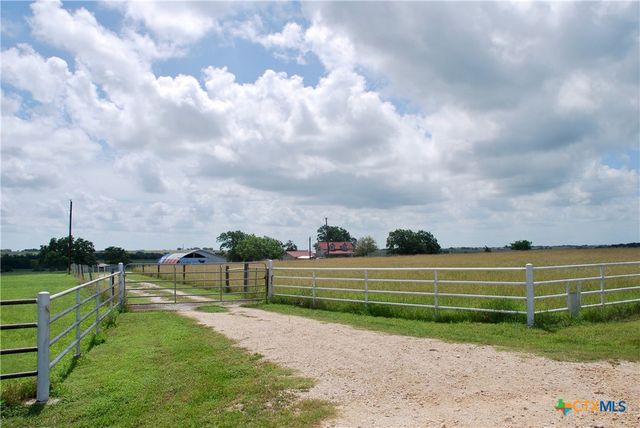 3901 N State Highway 95, Moulton, TX 77975