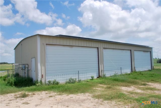 3901 N State Highway 95, Moulton, TX 77975