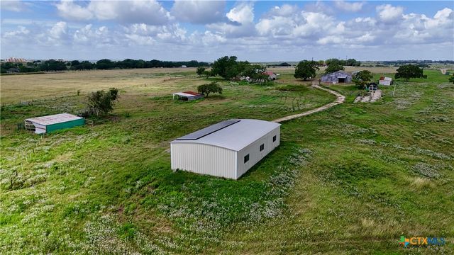 3901 N State Highway 95, Moulton, TX 77975