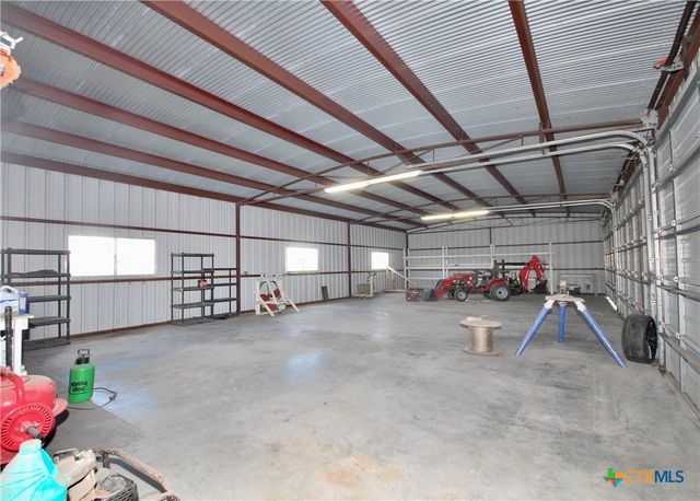 3901 N State Highway 95, Moulton, TX 77975