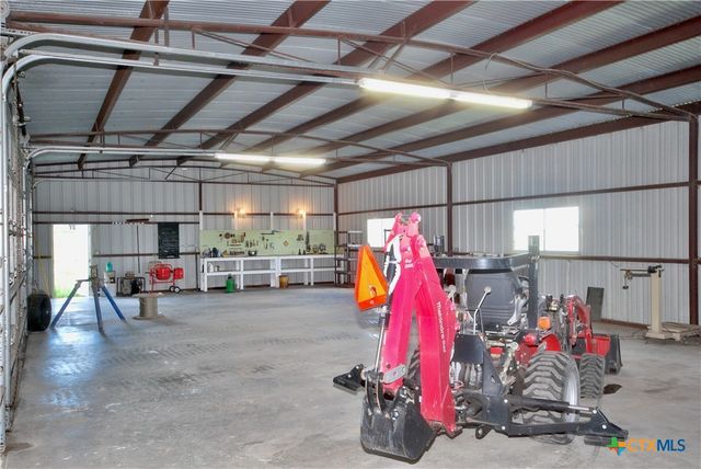 3901 N State Highway 95, Moulton, TX 77975