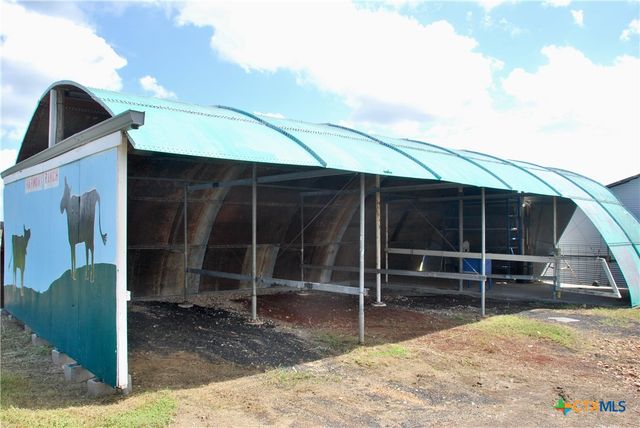 3901 N State Highway 95, Moulton, TX 77975