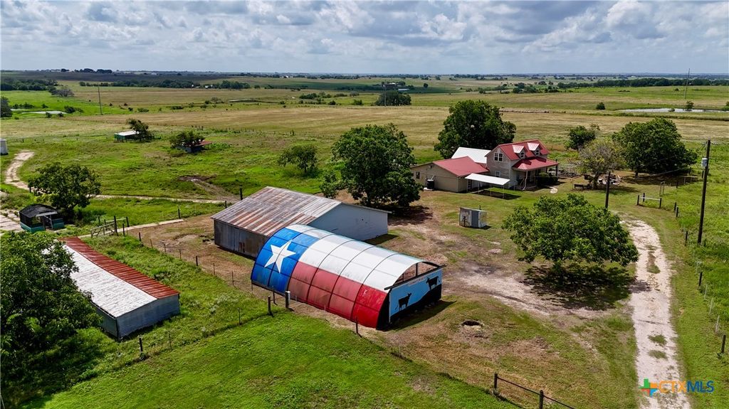 3901 N State Highway 95, Moulton, TX 77975