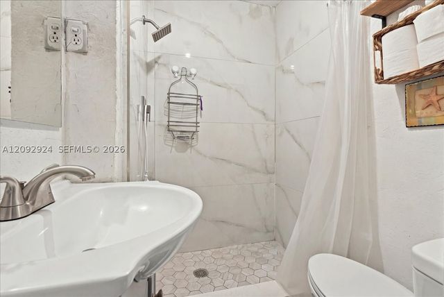 2388 NW 33rd St, Miami, FL 33142