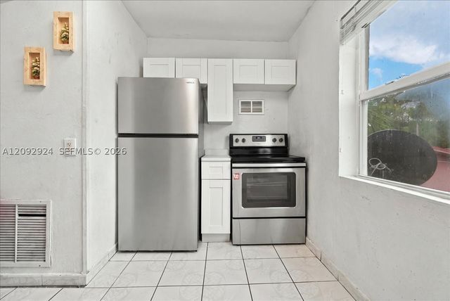2388 NW 33rd St, Miami, FL 33142