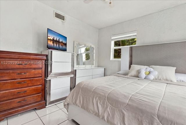 2388 NW 33rd St, Miami, FL 33142
