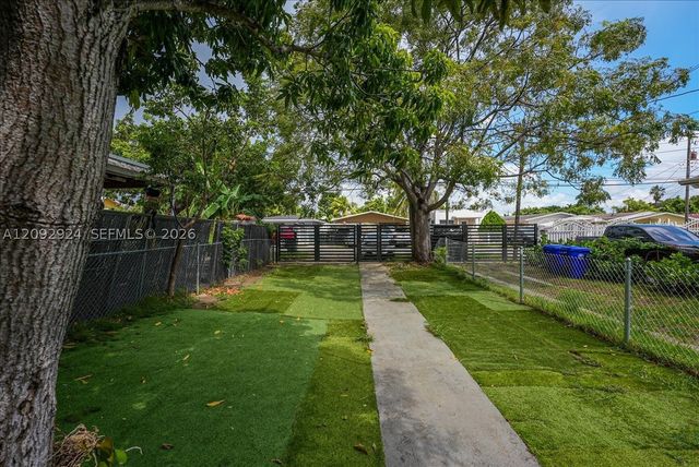 2388 NW 33rd St, Miami, FL 33142