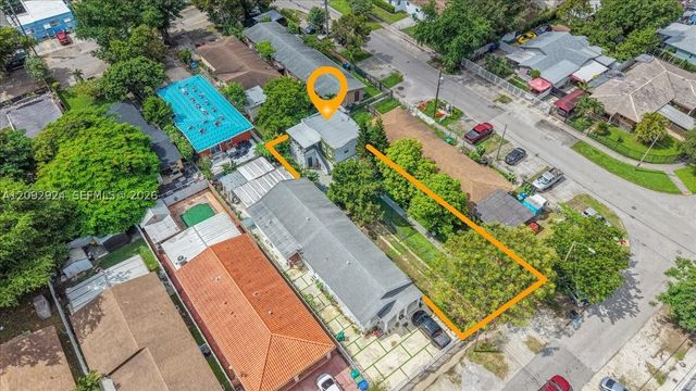 2388 NW 33rd St, Miami, FL 33142