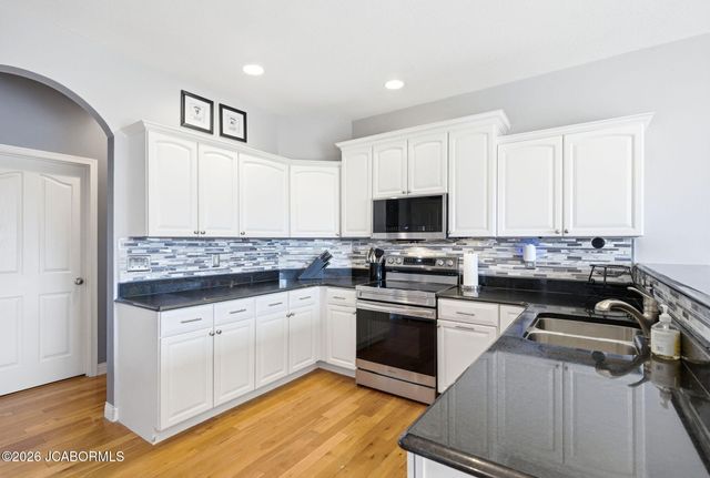 1913 SURREY COURT, Columbia, MO 65203