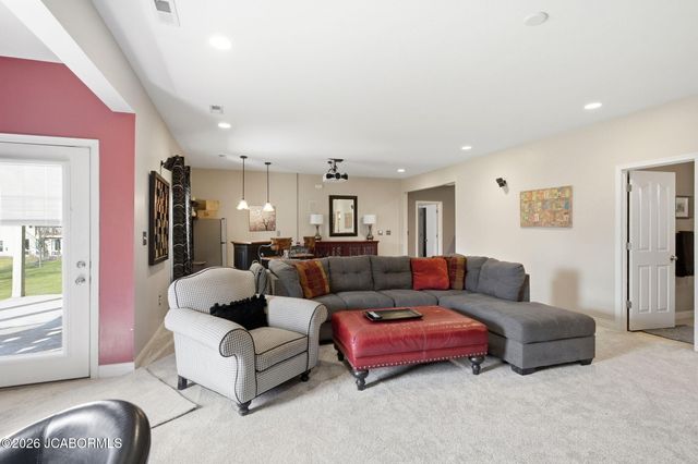 1913 SURREY COURT, Columbia, MO 65203