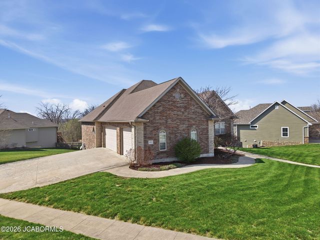 1913 SURREY COURT, Columbia, MO 65203