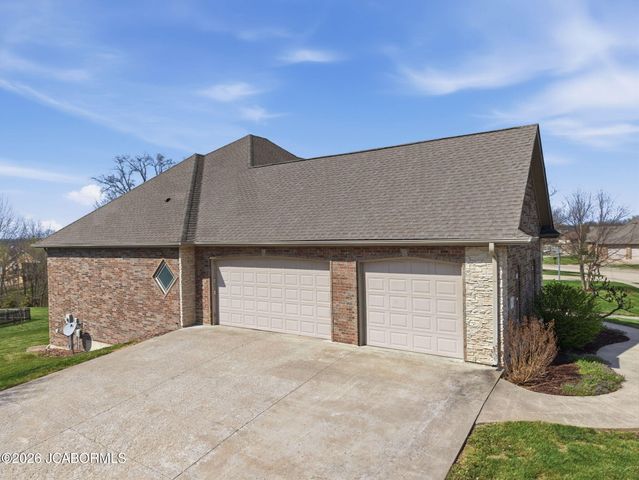 1913 SURREY COURT, Columbia, MO 65203