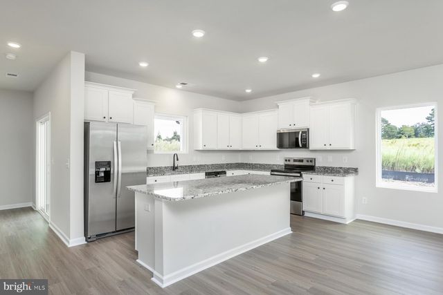 33 BROMPTON ST, Falling Waters, WV 25419