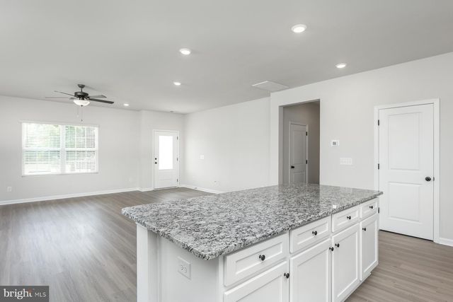 33 BROMPTON ST, Falling Waters, WV 25419