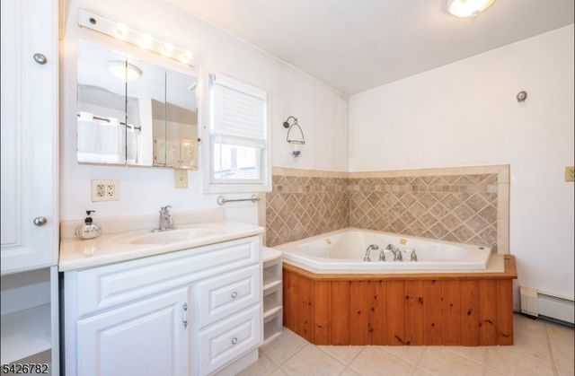 53 Susquehanna St, Franklin Boro, NJ 07416