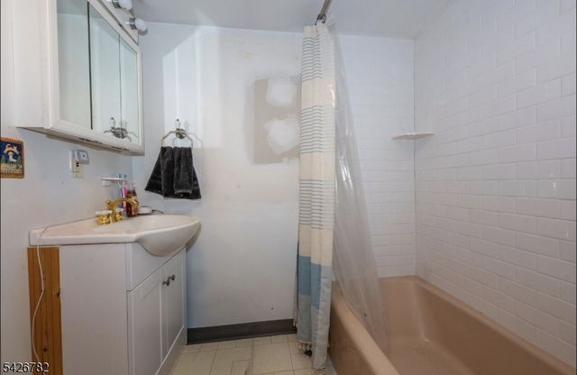 53 Susquehanna St, Franklin Boro, NJ 07416