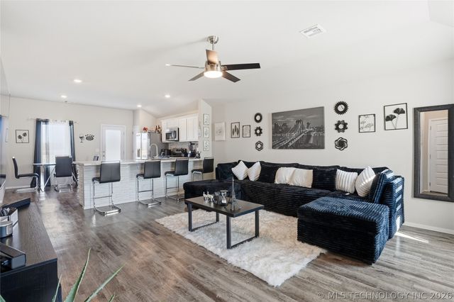 29207 E 78th Street S, Broken Arrow, OK 74014