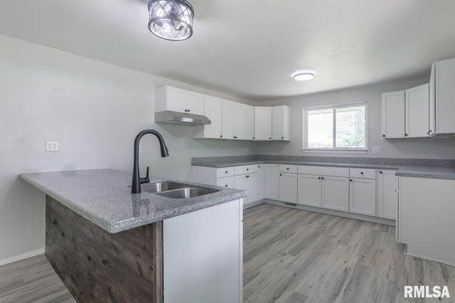4030 N BROOKDALE Place, Peoria, IL 61614