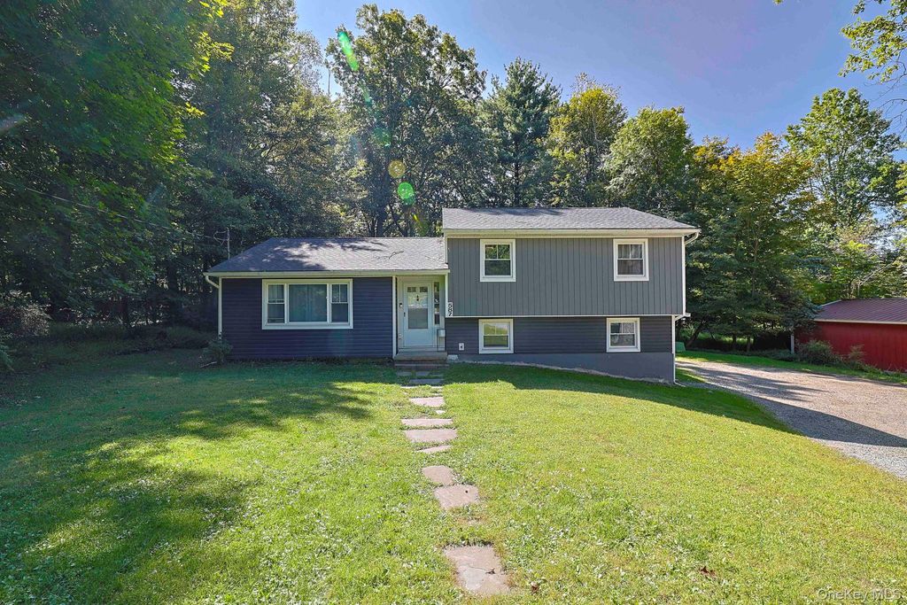 587 Winterton Road, Bloomingburg, NY 12721