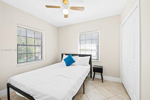 864 NW 16th Ter, Fort Lauderdale, FL 33311