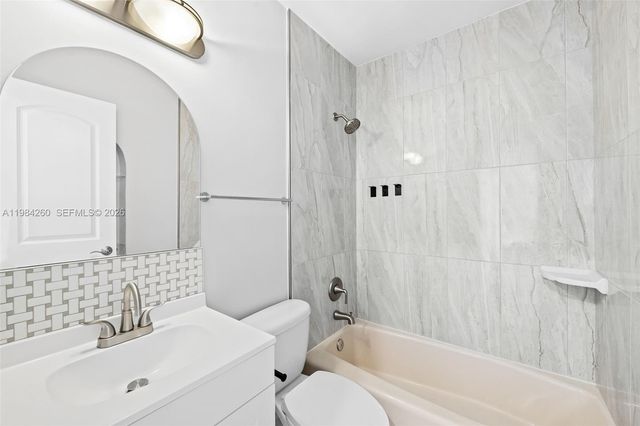 864 NW 16th Ter, Fort Lauderdale, FL 33311