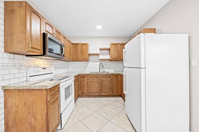 864 NW 16th Ter, Fort Lauderdale, FL 33311