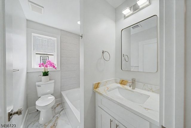 58 Navajo Ave, Parsippany-troy Hills Twp., NJ 07034