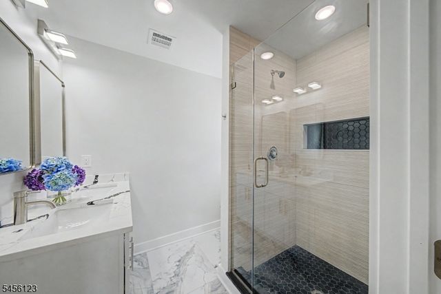 58 Navajo Ave, Parsippany-troy Hills Twp., NJ 07034