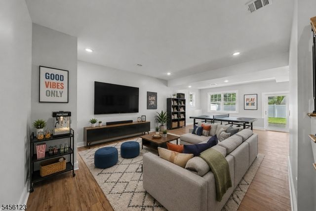 58 Navajo Ave, Parsippany-troy Hills Twp., NJ 07034