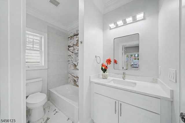 58 Navajo Ave, Parsippany-troy Hills Twp., NJ 07034