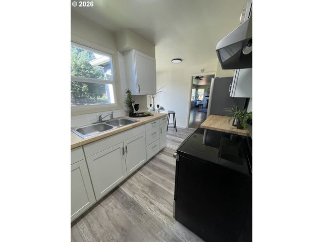 465 DAVIS St, Eugene, OR 97402