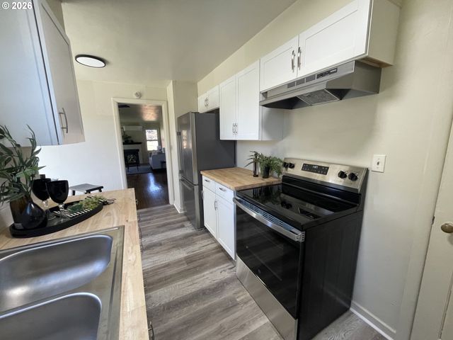 465 DAVIS St, Eugene, OR 97402