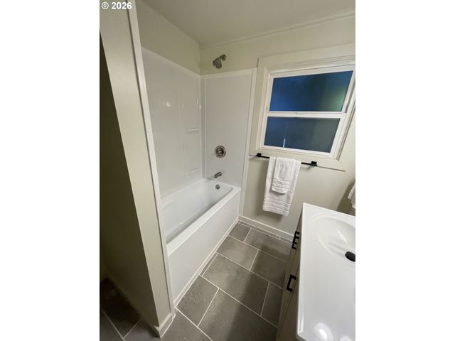 465 DAVIS St, Eugene, OR 97402