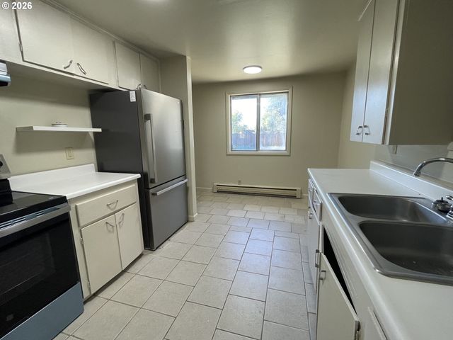 465 DAVIS St, Eugene, OR 97402