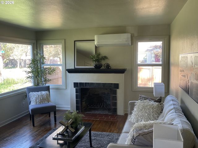 465 DAVIS St, Eugene, OR 97402