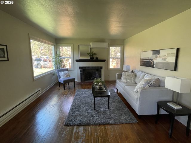 465 DAVIS St, Eugene, OR 97402