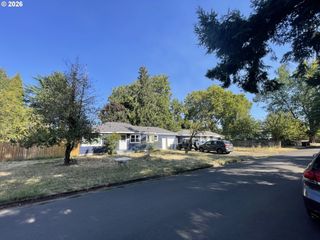 465 DAVIS St, Eugene, OR 97402