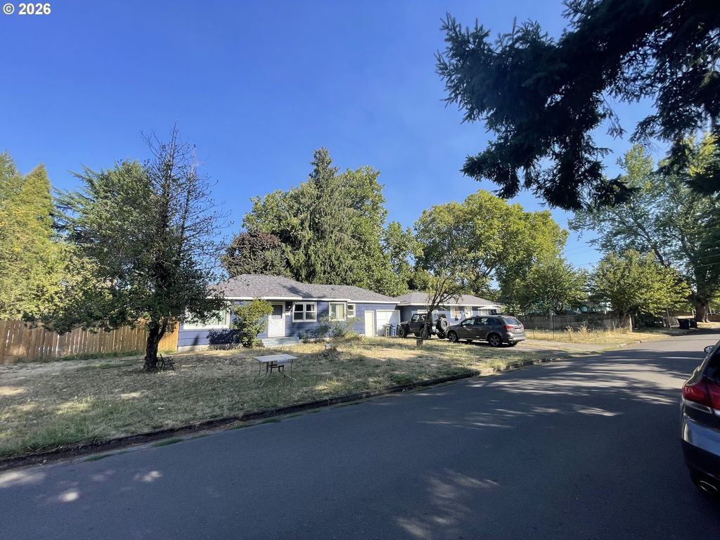 465 DAVIS St, Eugene, OR 97402