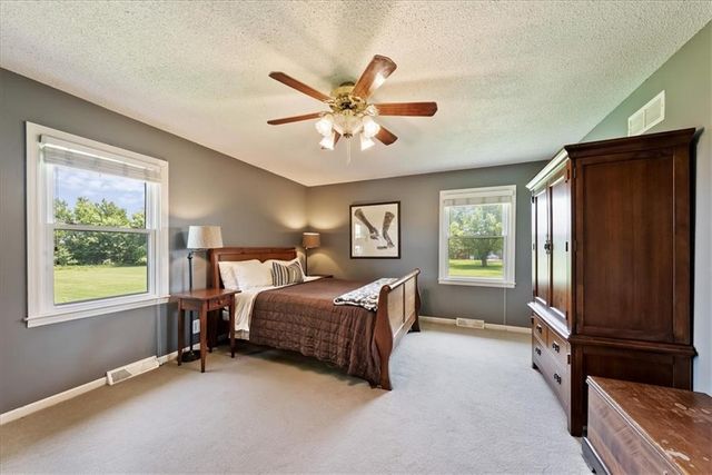 20425 Nall Avenue, Stilwell, KS 66085