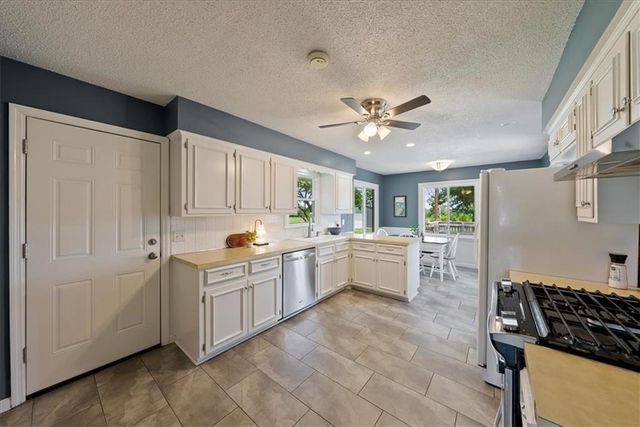 20425 Nall Avenue, Stilwell, KS 66085