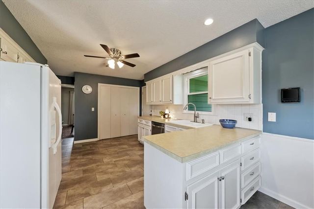 20425 Nall Avenue, Stilwell, KS 66085