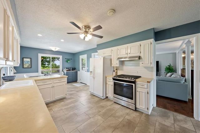 20425 Nall Avenue, Stilwell, KS 66085