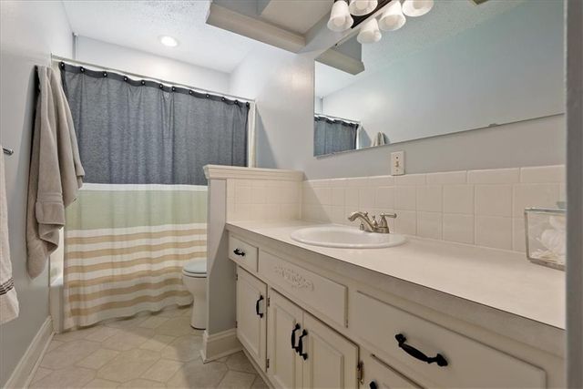 20425 Nall Avenue, Stilwell, KS 66085